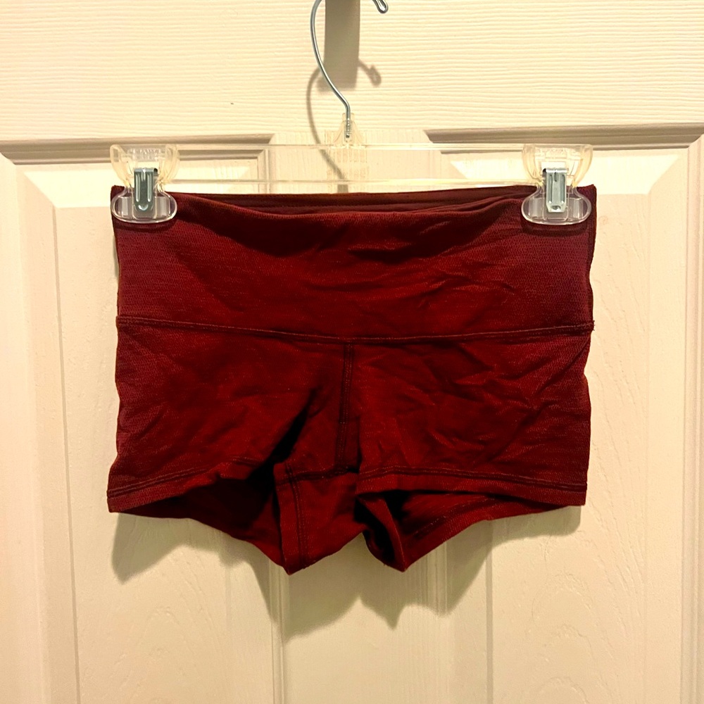 ✨LULULEMON WUNDER UNDER SHORTS✨